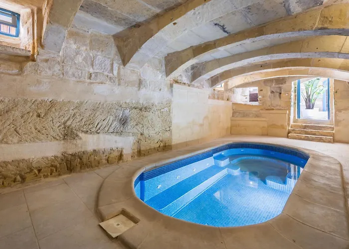 7 - Solo Traveler By Solea Għarb